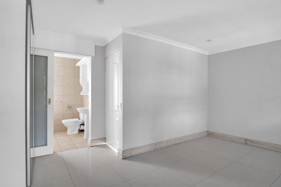 4 Bedroom Property for Sale in Wynberg Upper Western Cape